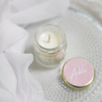 petite bougie blanche marque-place