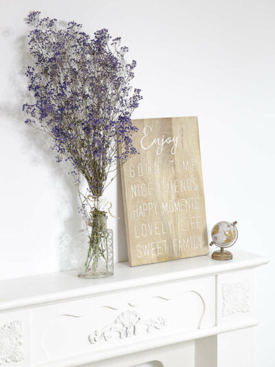 Bouquet de Gysophile violet dans un vase transparent